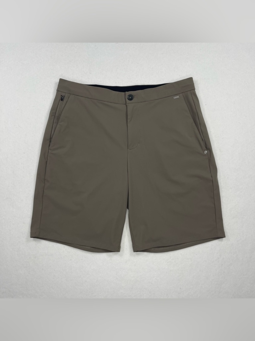 Vuori Fleet Shorts Men’s Medium Performance Stretch Preppy Golf Chino Drawstring